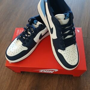 Nike Men's Blue and White Sneakers